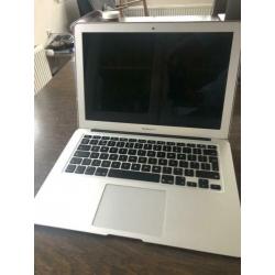 MacBook Air 2015 1,6 dual core i5 8 gb werkgeheugen