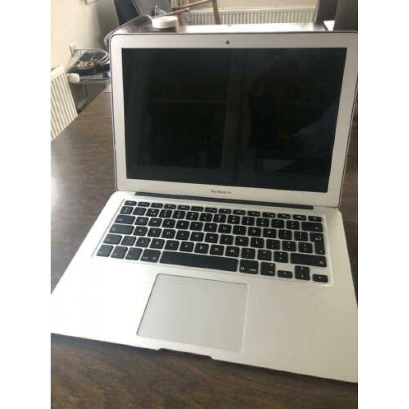 MacBook Air 2015 1,6 dual core i5 8 gb werkgeheugen