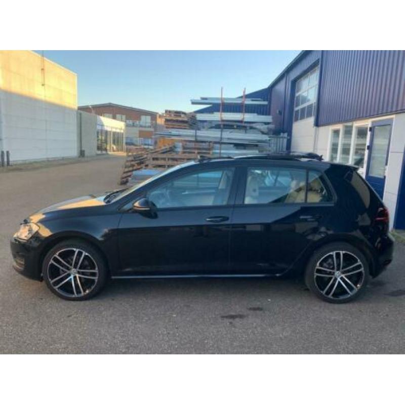 Volkswagen Golf 1.2 TSI Comfortline DYNAMIC LED/ PANO/ DSG