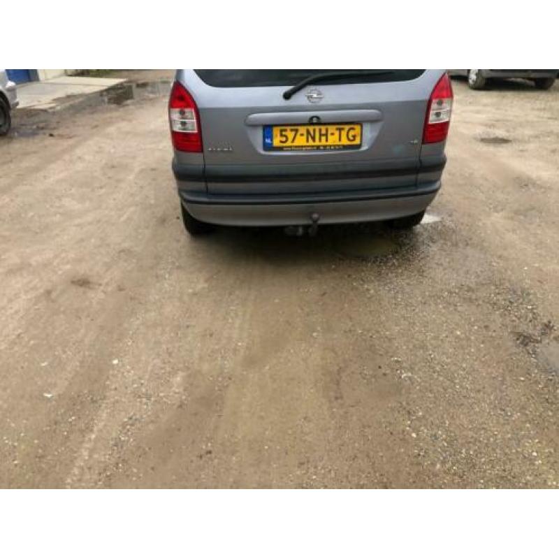Opel Zafira 1.8-16V Elegance