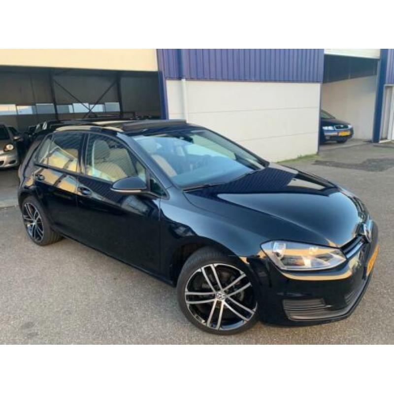 Volkswagen Golf 1.2 TSI Comfortline DYNAMIC LED/ PANO/ DSG