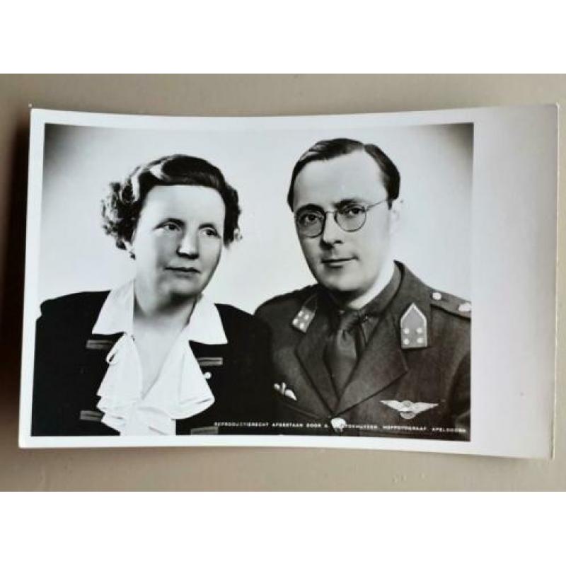 Oude zwart wit foto van Juliana en Bernhard (895)