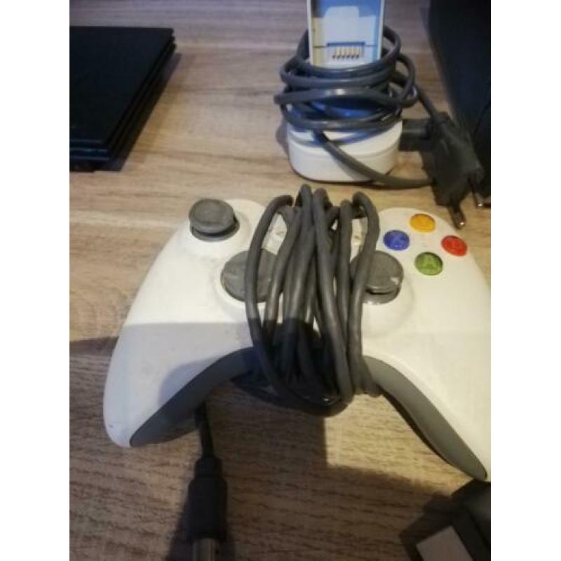 Xbox 360 met memory card en quick charge kit