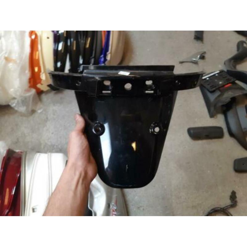 Achterspatbord glans zwart NIEUW AGM VX50 Vespa Look