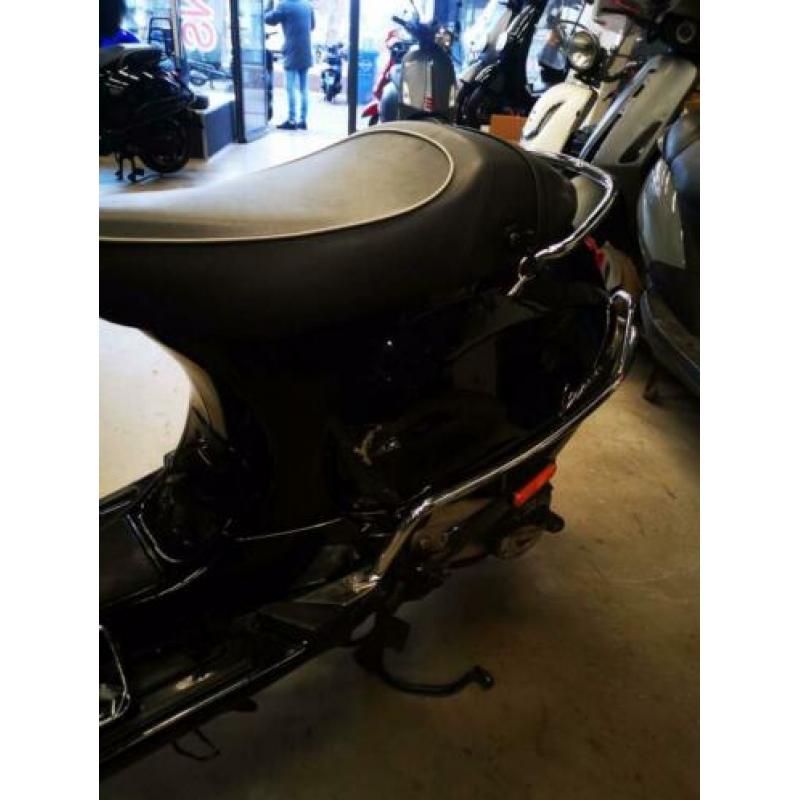 Vespa S met schade