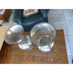 Te koop 2 Glazen vazen heel mooi 38 cm hoog en 20 cm rond.