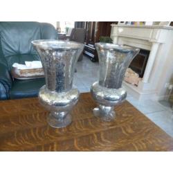 Te koop 2 Glazen vazen heel mooi 38 cm hoog en 20 cm rond.