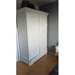 Klerenkast brocante Annie Sloan Old White