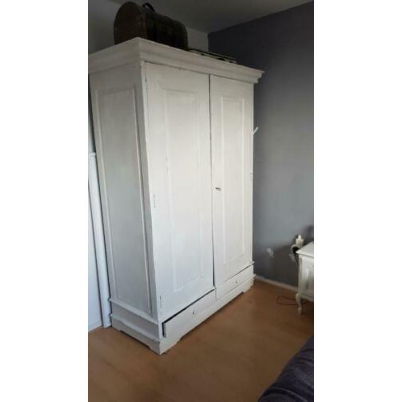 Klerenkast brocante Annie Sloan Old White