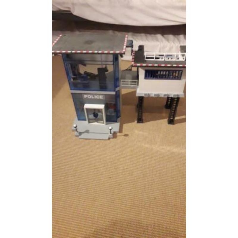 Playmobil politiebureau met uitbreidingen