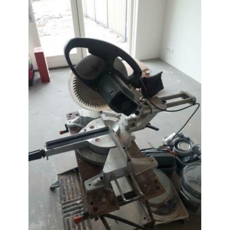 Te koop afkortzaag