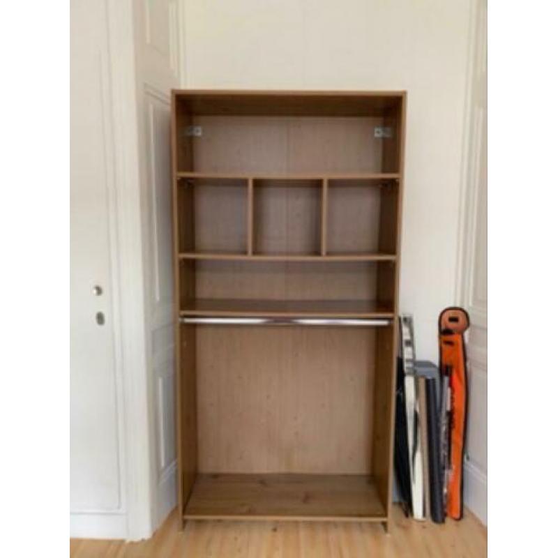 Gratis boekenkast kledingkast bruin hout
