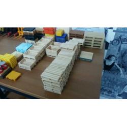 Partij miniatuur pallets en kisten (divers)