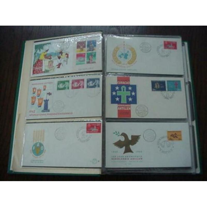 127 FDC's van de Nederlandse Antillen in een groen FDC-album