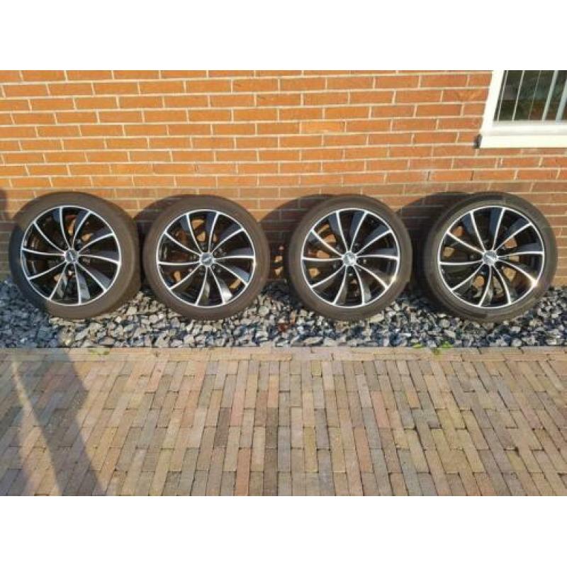 Te koop mooie set RAIL 18inch velgen passend voor audi A6.