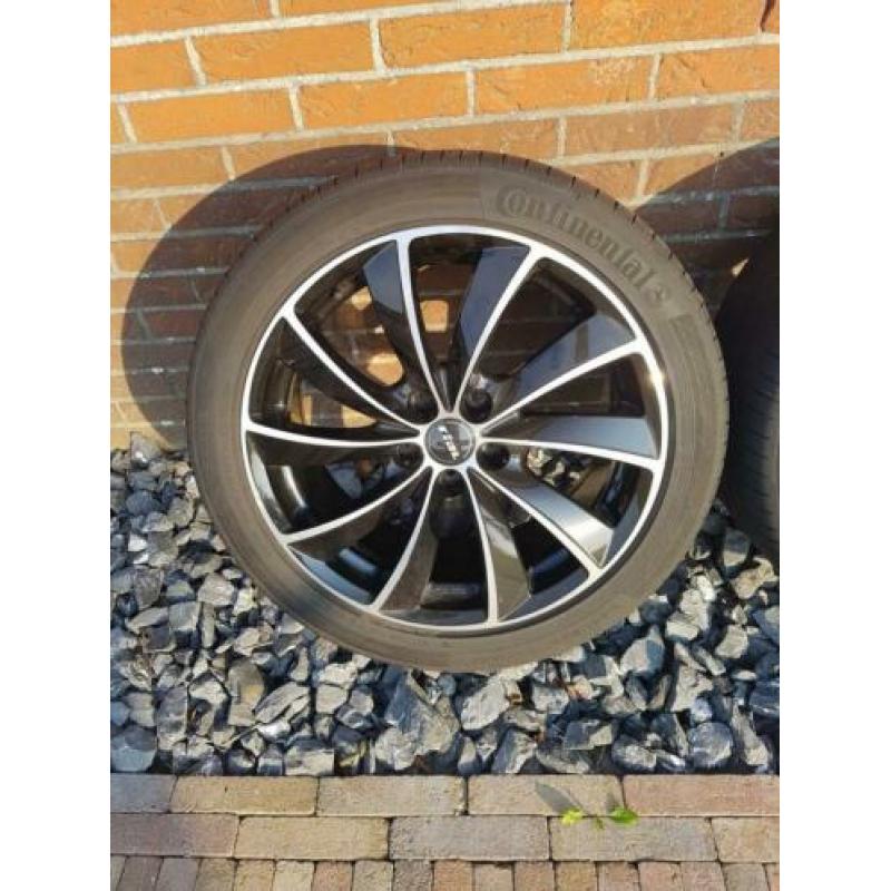 Te koop mooie set RAIL 18inch velgen passend voor audi A6.