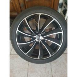 Te koop mooie set RAIL 18inch velgen passend voor audi A6.