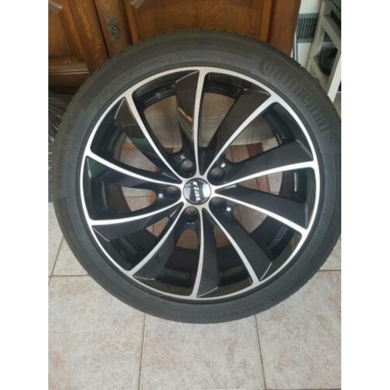 Te koop mooie set RAIL 18inch velgen passend voor audi A6.