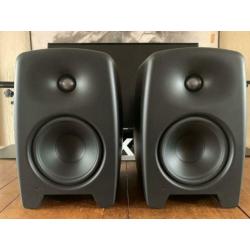 Genelec M040 monitor speakers (pair)