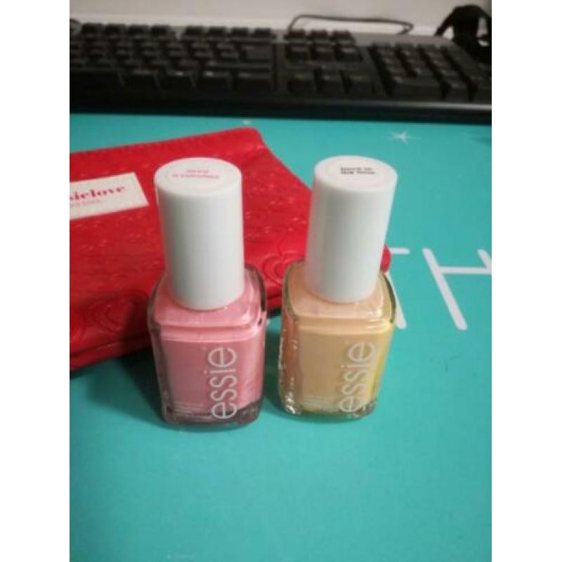 NIEUW: Essie nagellak en toilettasje make-up tasje ??