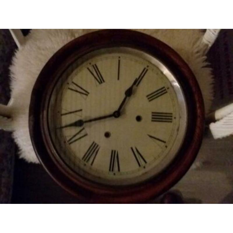 Te koop, antieke Engelse schoolklok