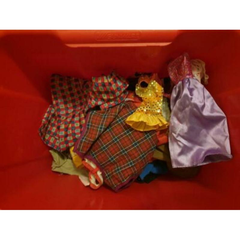 Barbie kleding poppen gebruikt kapot vlekken pakket partij