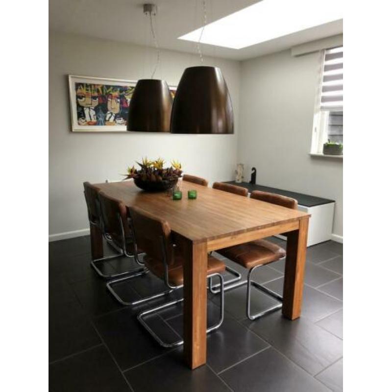 Houten eettafel
