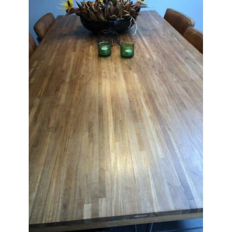 Houten eettafel