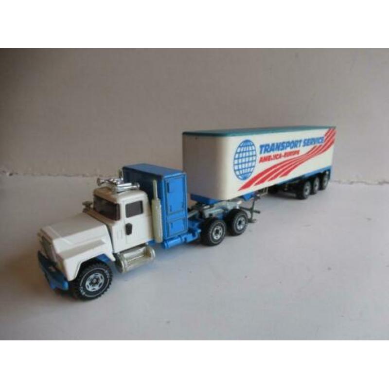 Siku Mack Truck met oplegger America-Europe
