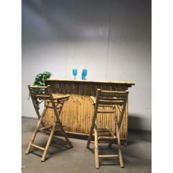 oude bamboo bar met 2 krukken