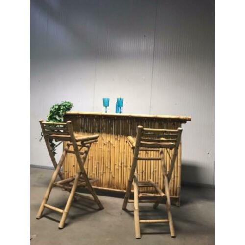 oude bamboo bar met 2 krukken
