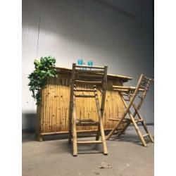 oude bamboo bar met 2 krukken
