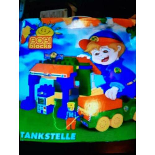BOBI BLOCKS grote doos met benzinepomp. B