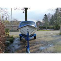 Polyesterboot met trailer