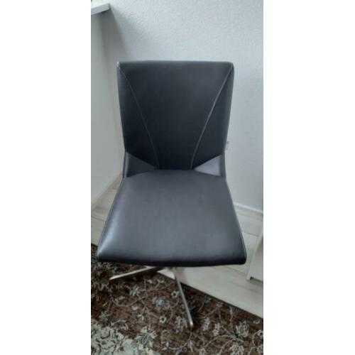 2 eetkamer stoelen xooon bruin