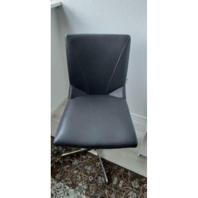 2 eetkamer stoelen xooon bruin