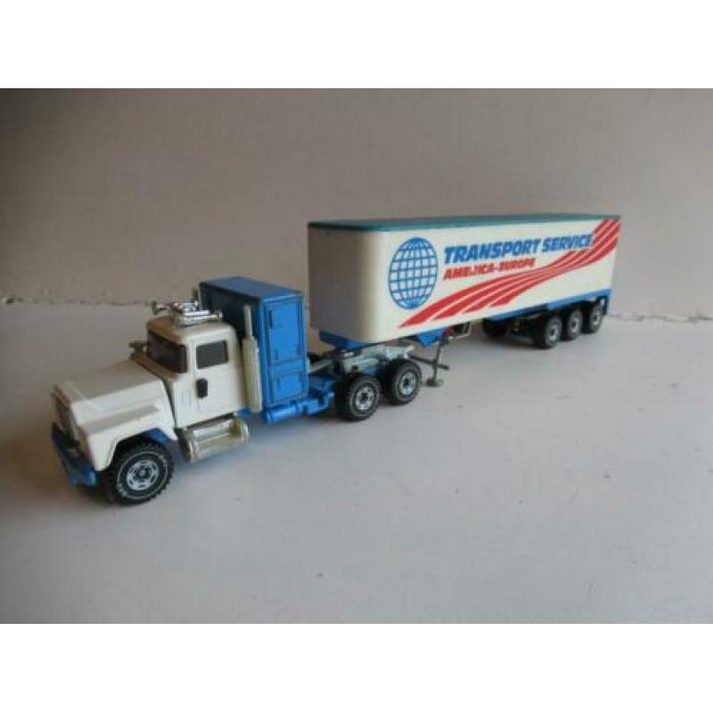 Siku Mack Truck met oplegger America-Europe
