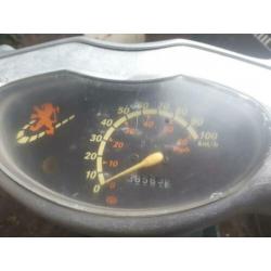 Peugeot Scooter incl toebehoren (zie foto's) rijdt niet