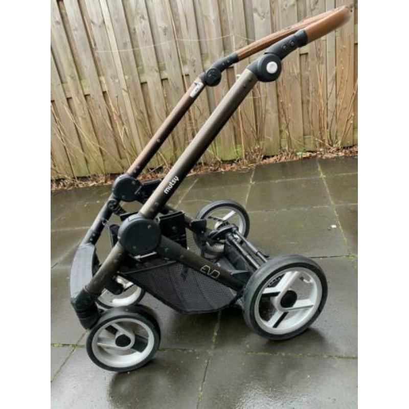 Mutsy EVO Urban Normad Dark grey kinderwagen