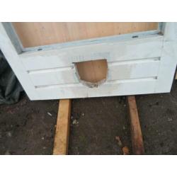 Te koop bestaande meranti achterdeur met kattenluik nr 3.