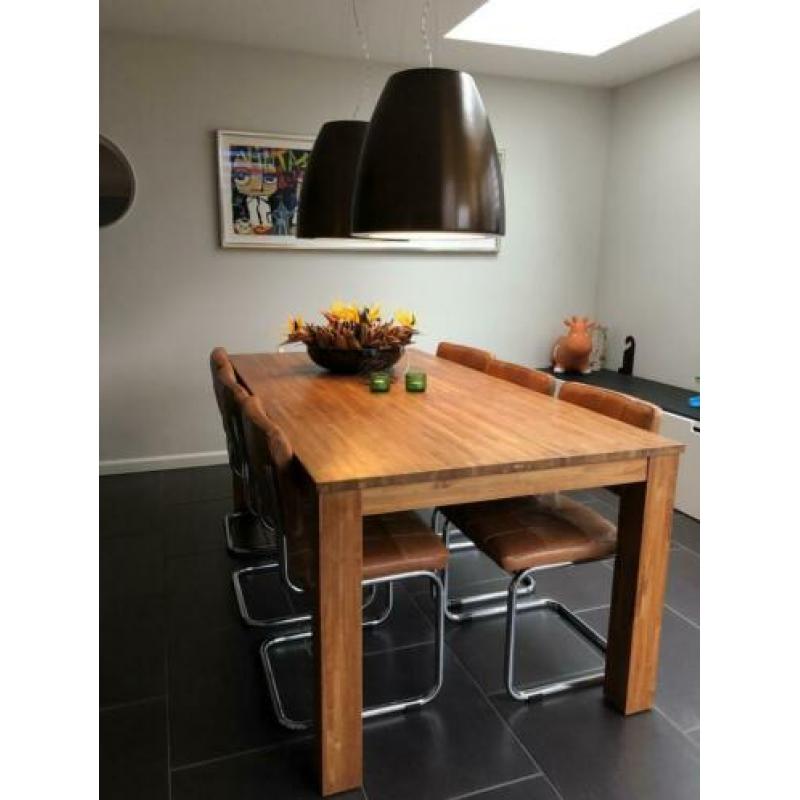 Houten eettafel