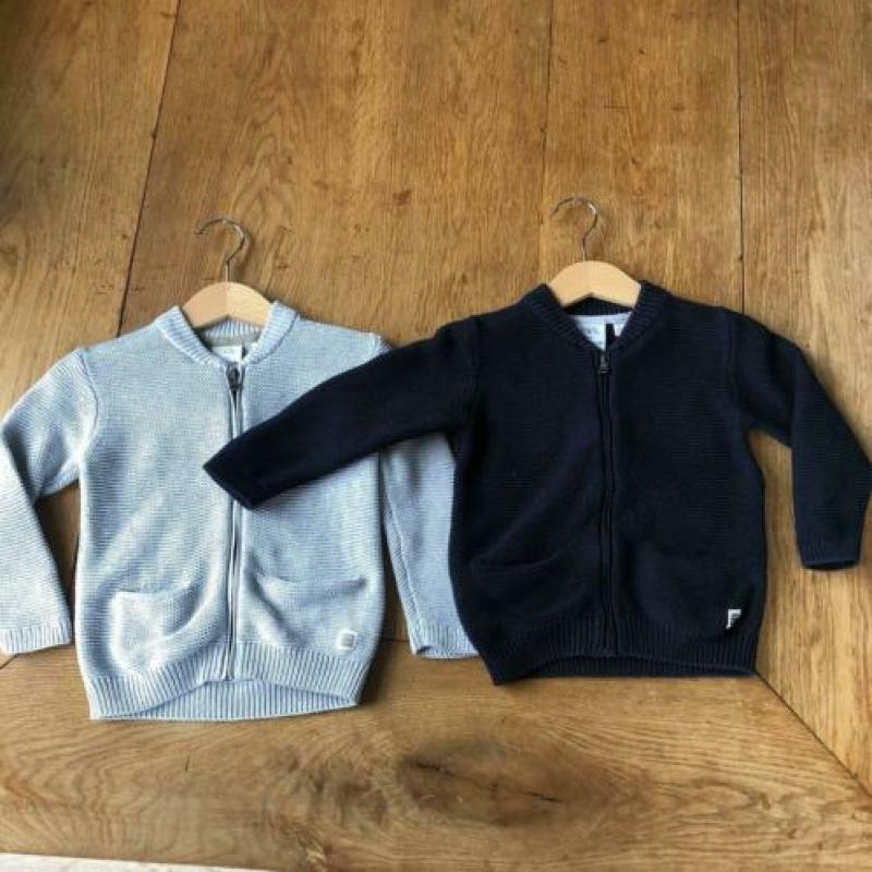 2 vesten van Zara maat 86 grijs en donkerblauw