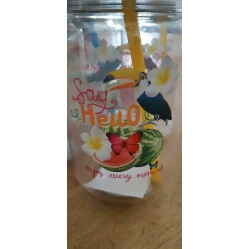 6 nieuwe plastic drinkbekers met rietje