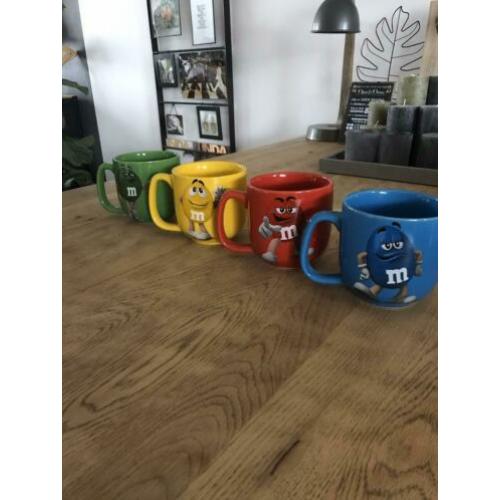 Te koop leuke gekleurde M&M bekers