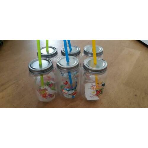 6 nieuwe plastic drinkbekers met rietje