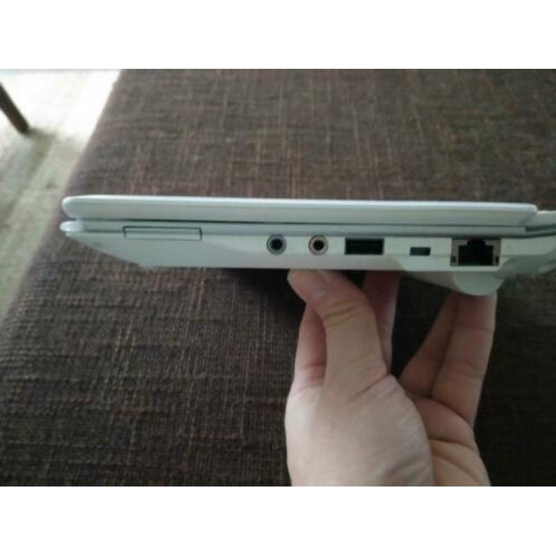 Packard Bell 10 inch laptop Windows 10 incl.extra's!!!!
