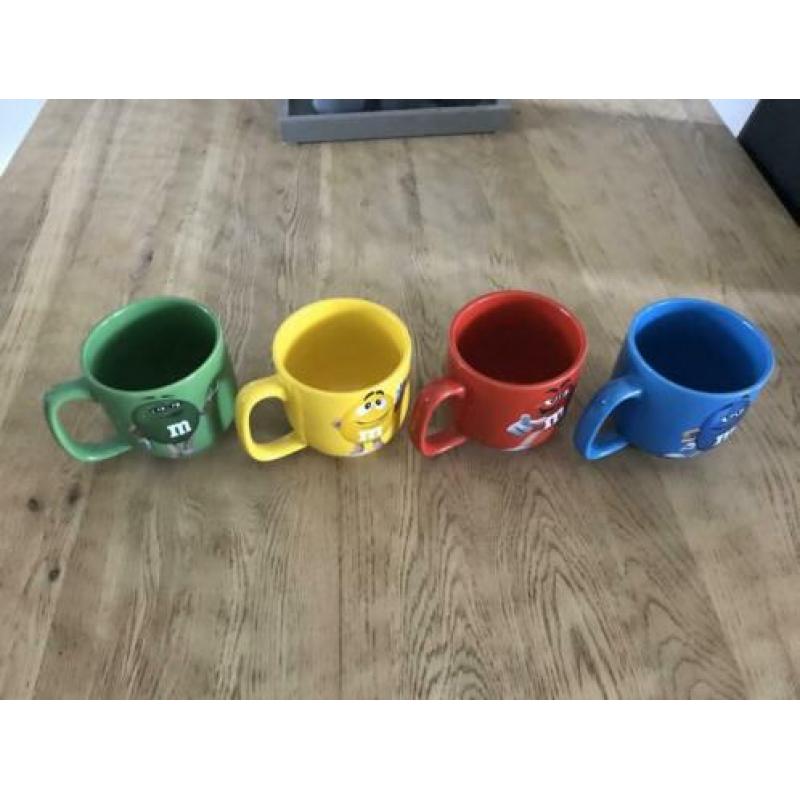 Te koop leuke gekleurde M&M bekers