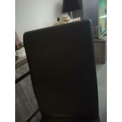 Hele mooie zwarte eetkamer stoelen . In goede staat.