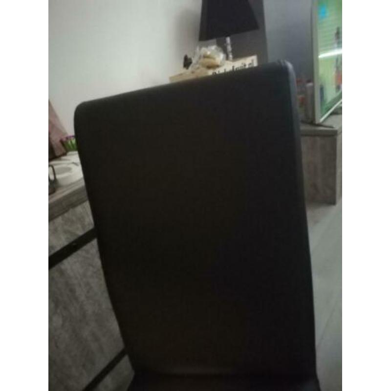 Hele mooie zwarte eetkamer stoelen . In goede staat.