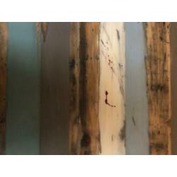 Design eettafel gemaakt van epoxy sloophout